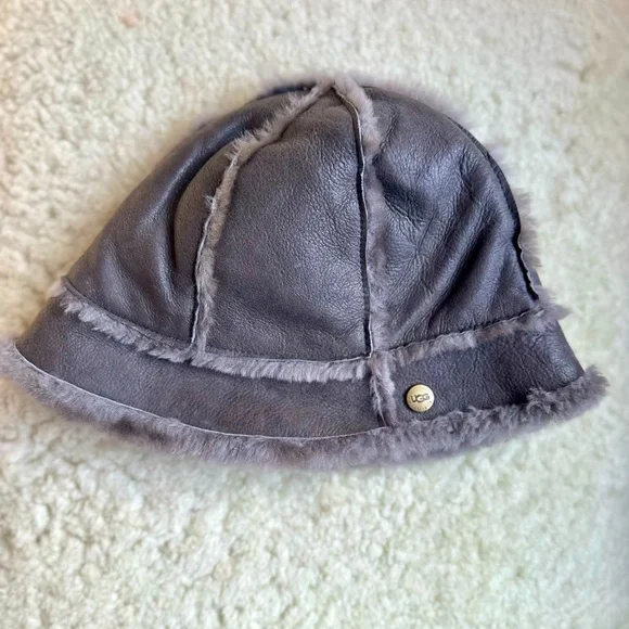 UGG | Accessories | Nwot Ugg Sheepskin Spillseam Bucket Hat  display picture 1